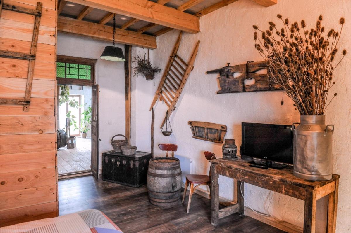Le Moulin De Chamambard Ξενοδοχείο Saint-Denis-les-Bourg Εξωτερικό φωτογραφία
